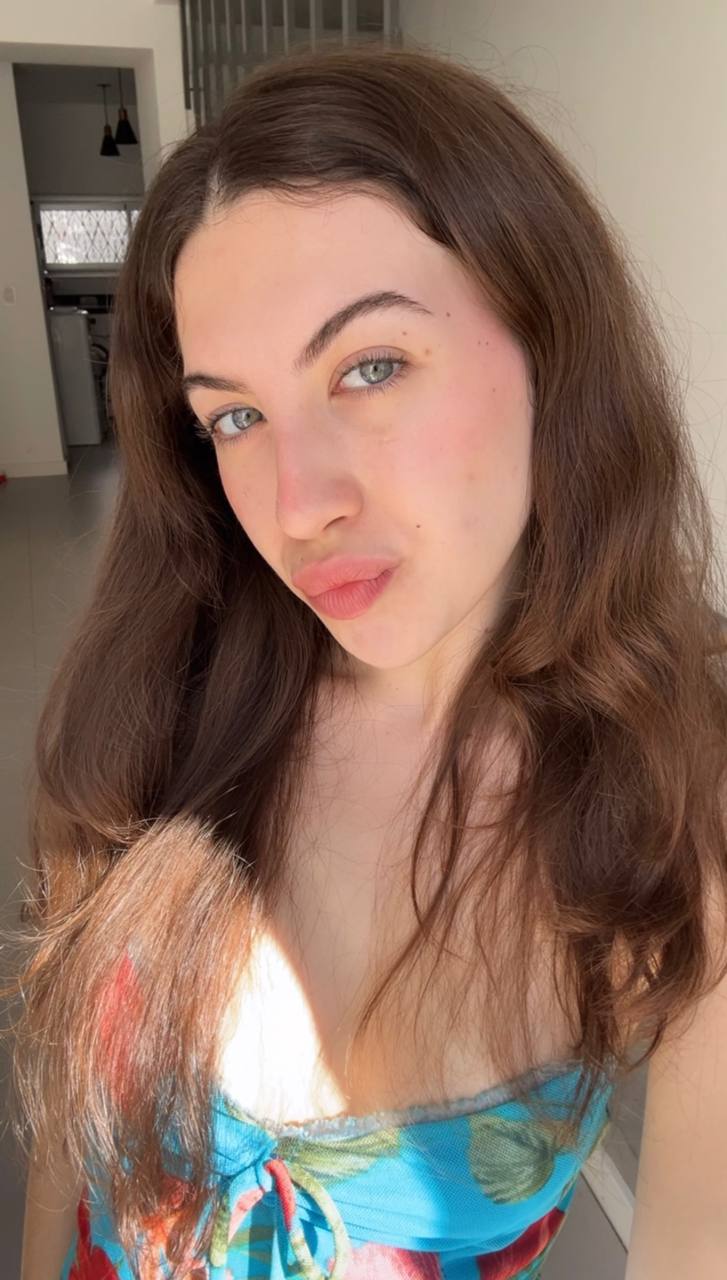 Nude girl Amber in Ramadi