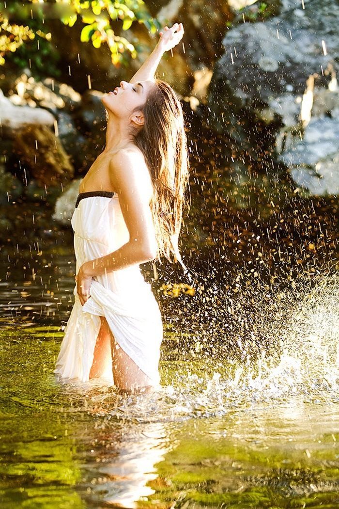 Marie Avgeropoulos in Ramadi