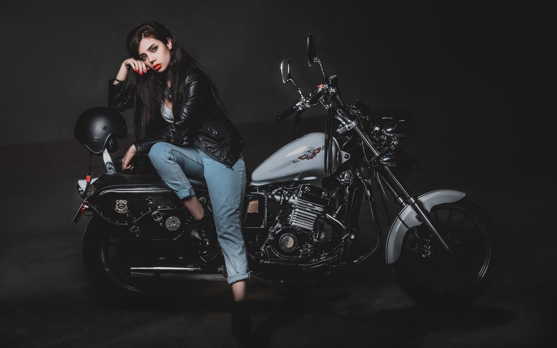 Biker girls: style and drive in Ramadi