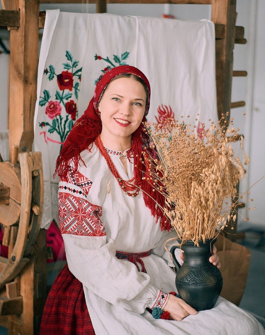 Women in Slavic costumes in Ramadi