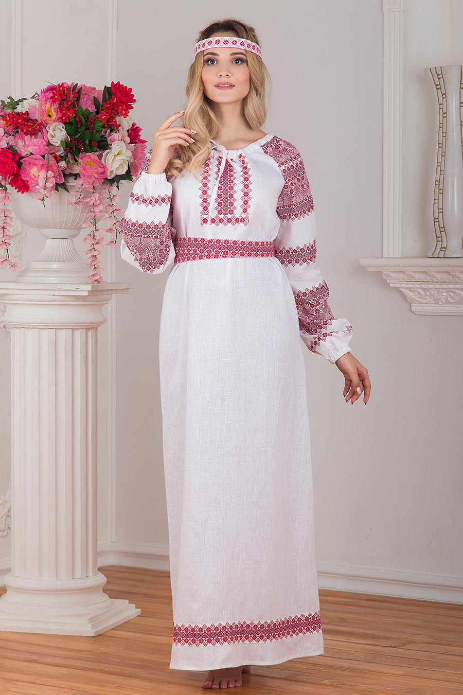 Women in Slavic costumes in Ramadi