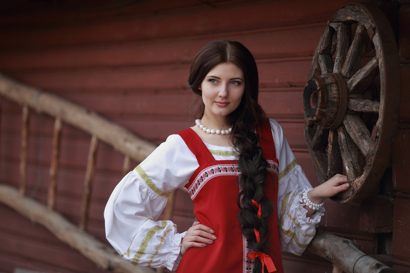 Girls in Slavic costumes in Ramadi