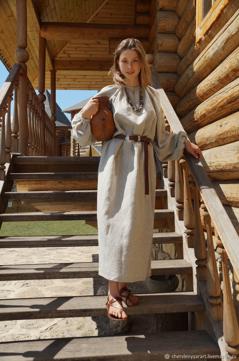 Girls in Slavic costumes in Ramadi