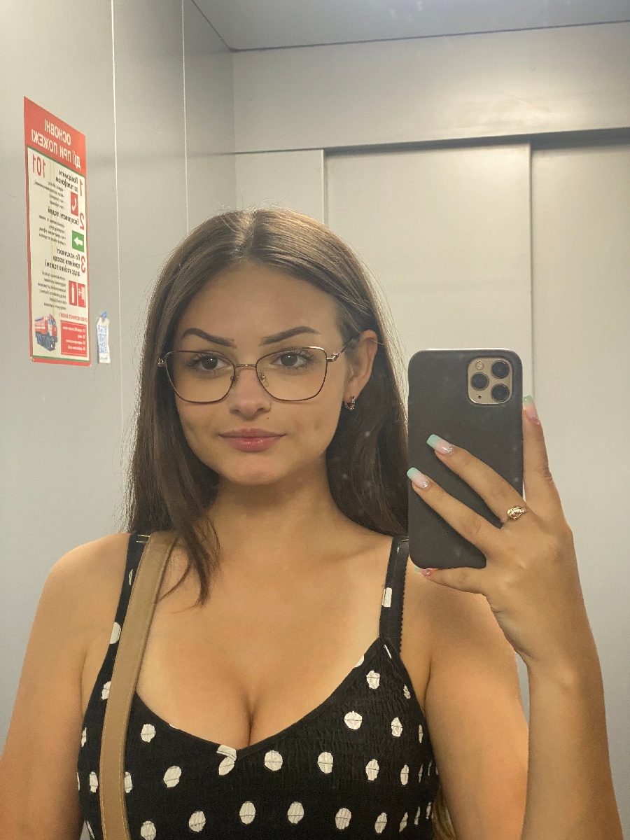 Sexy model Stacy in Ramadi